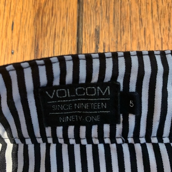 Gently worn back shorts - Picture 5 of 5